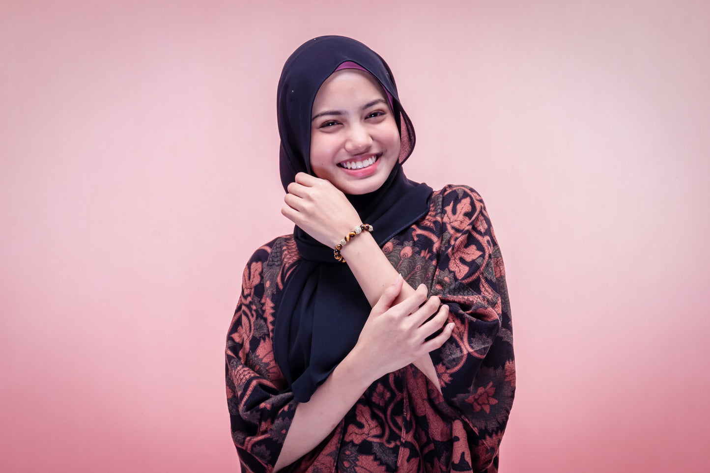 THE VERDIC IV | NATURAL TIGER EYE WITH CHARMS